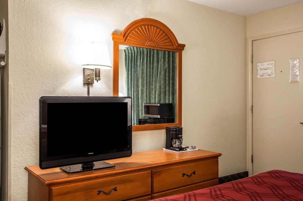 Hotel Economy & Hannibal