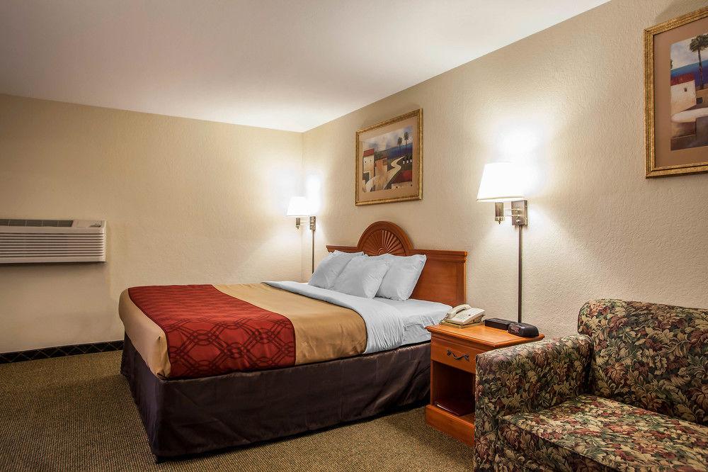 Hotel Economy & Hannibal