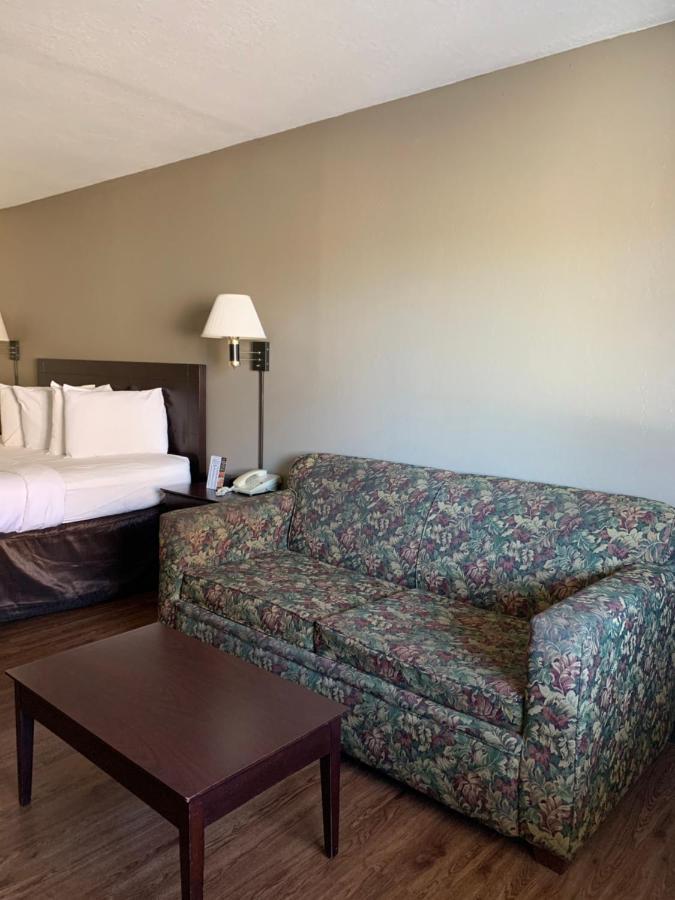 Hotel Economy & Hannibal